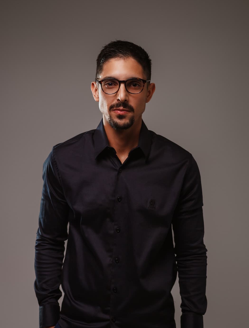 Retrato do fundador da Storm Marketing, especialista em anúncios para pequenas empresas